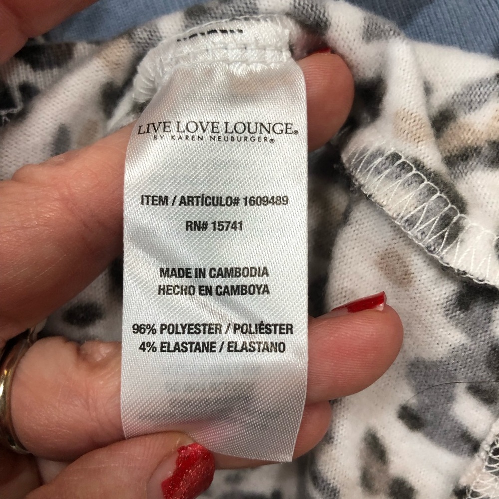 Live Love Lounge Neutral Animal Print Soft Pajama Tops Pair. Women’s XS - Picture 7 of 7